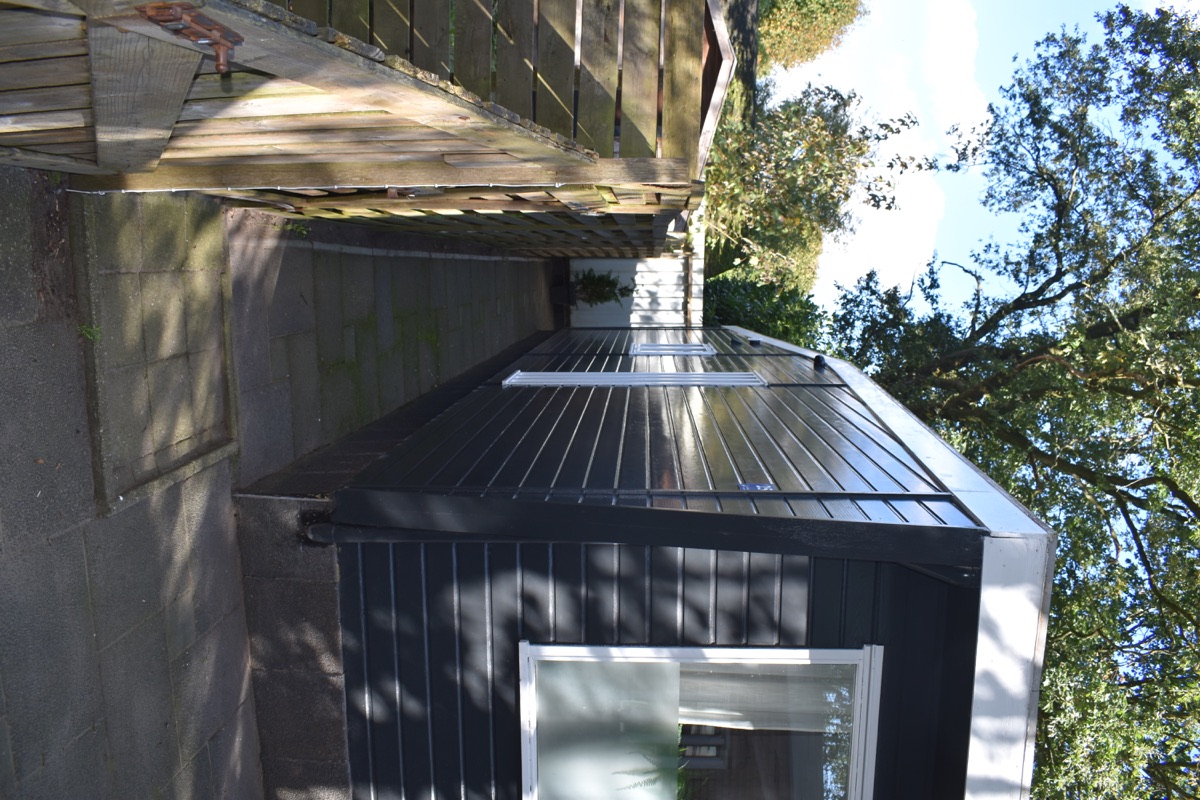 Beschutte tuin met hottub
